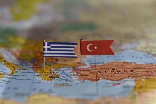 Βγήκαν... μαχαίρια για τον όρο «Τουρκικά Στενά»